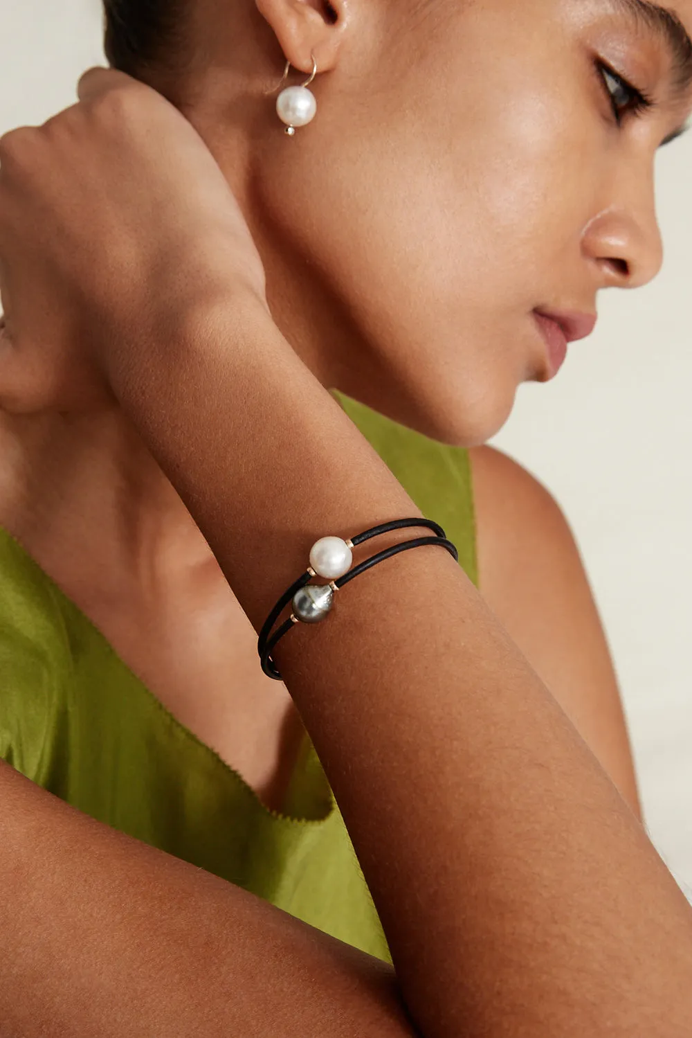 14K Kaia Bracelet in White Pearl