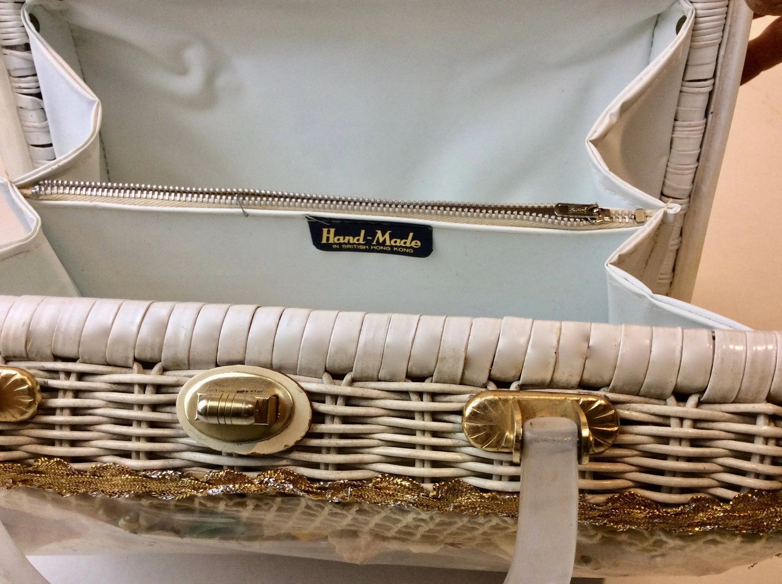 1950s-60s White Customizable Seashell Wicker Basket Shockproof Purse