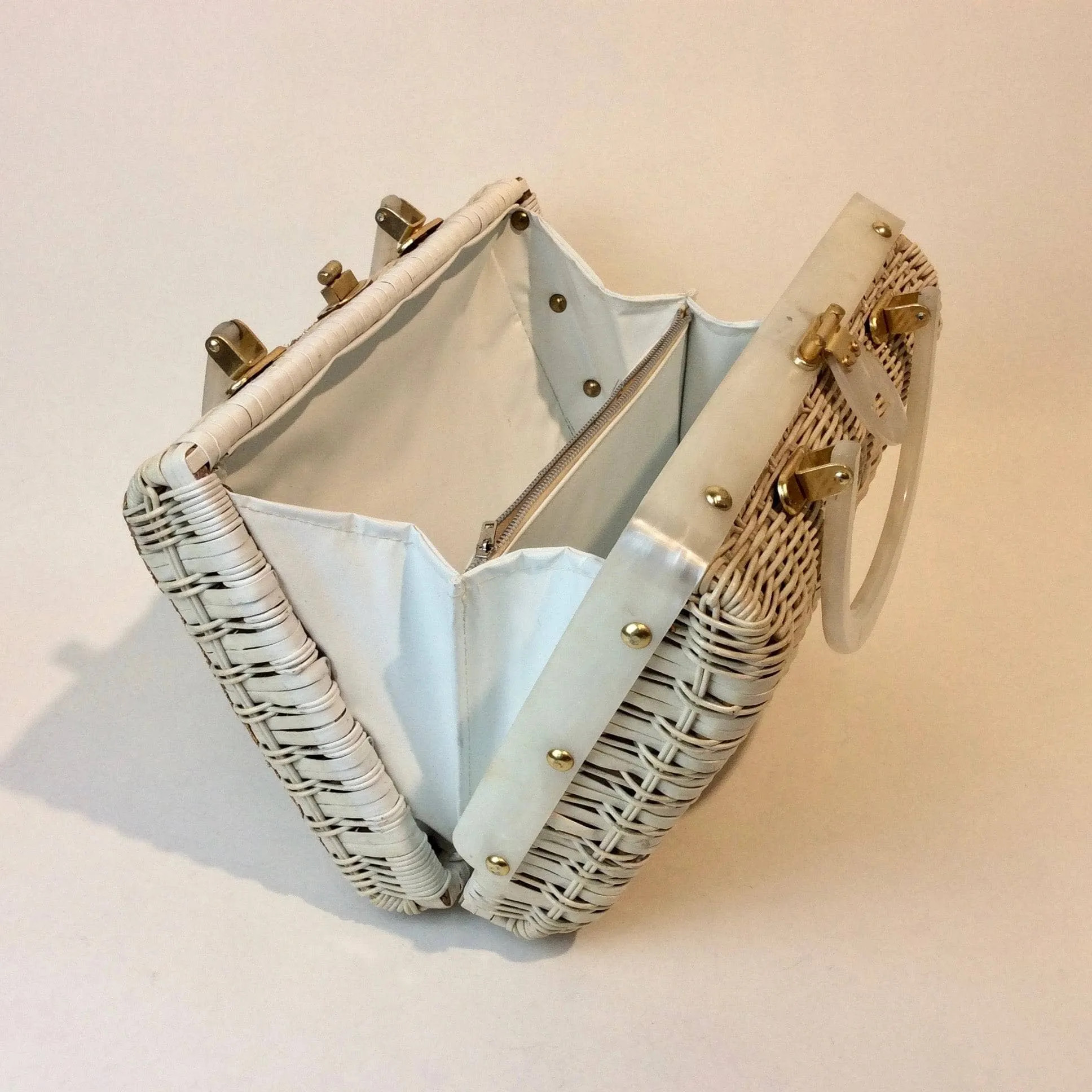 1950s-60s White Customizable Seashell Wicker Basket Shockproof Purse