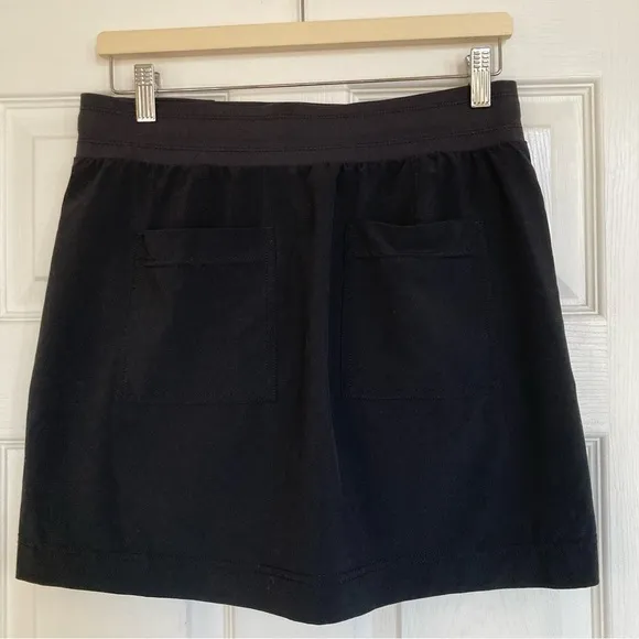 Athleta Chelsea Cargo Skort in Black, Size 6