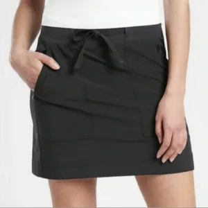 Athleta Chelsea Cargo Skort in Black, Size 6