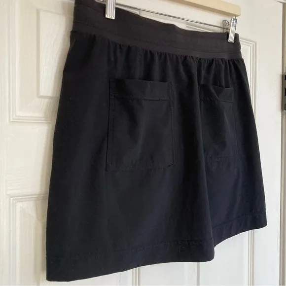 Athleta Chelsea Cargo Skort in Black, Size 6