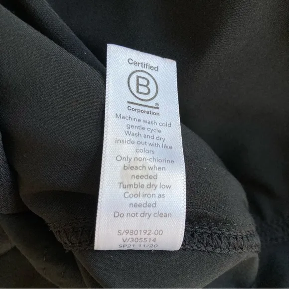 Athleta Chelsea Cargo Skort in Black, Size 6