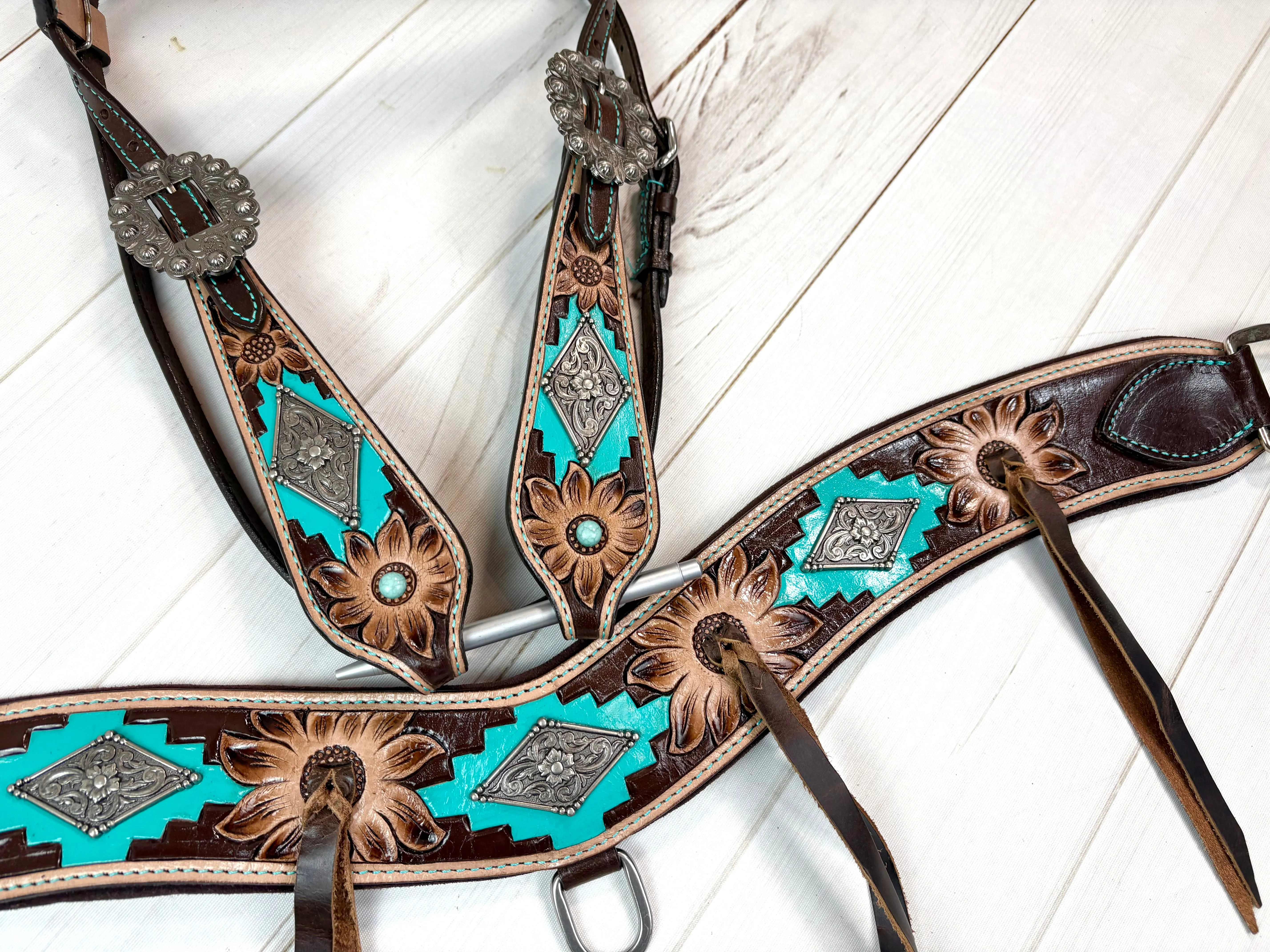 Aztec Floral Painted and Tooled Tripping Collar Set