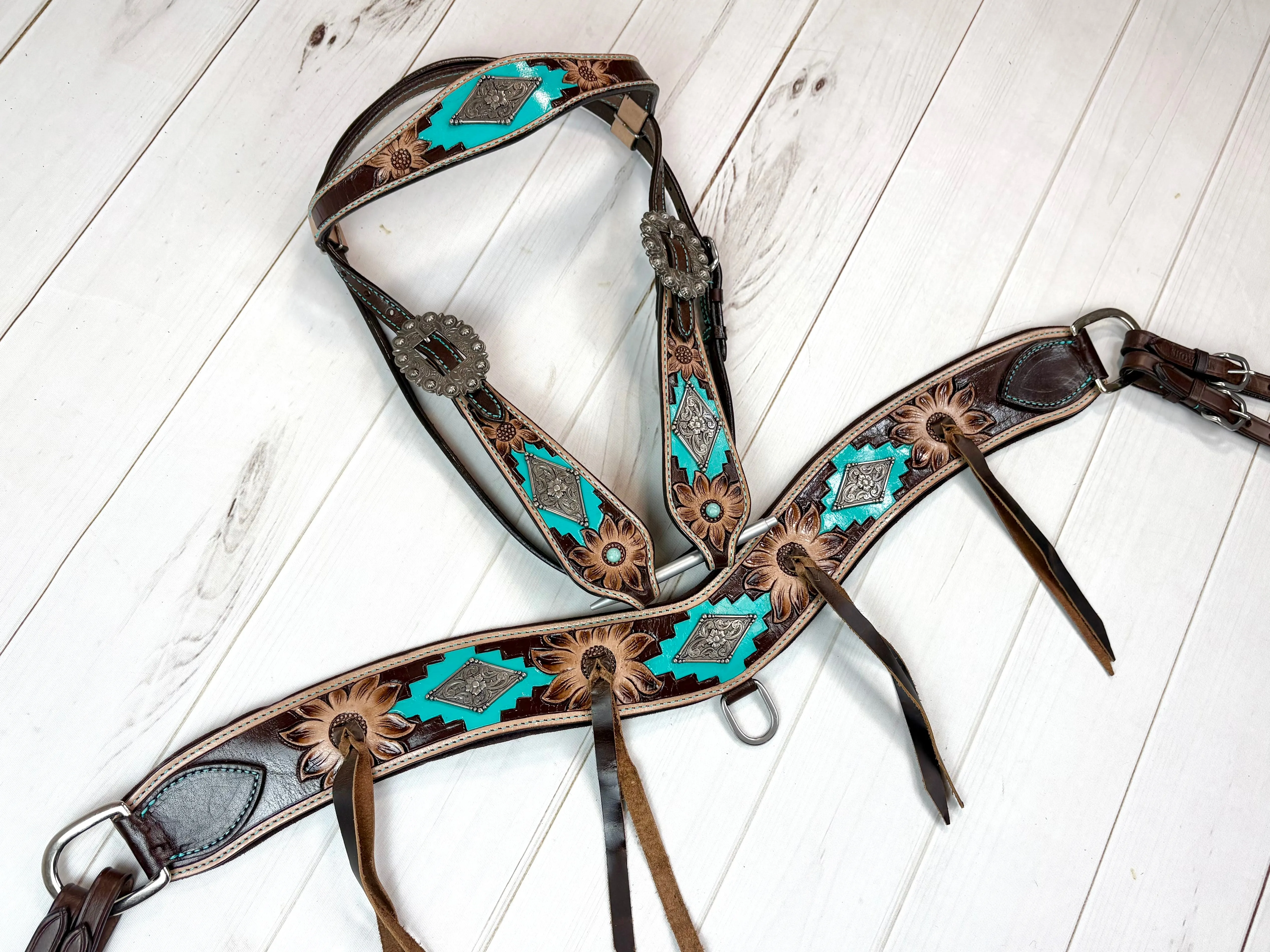 Aztec Floral Painted and Tooled Tripping Collar Set