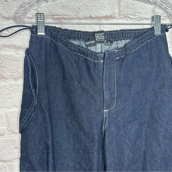 BDG Baggy Cargo Jeans Dark Wash