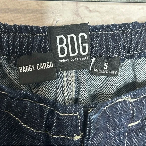 BDG Baggy Cargo Jeans Dark Wash