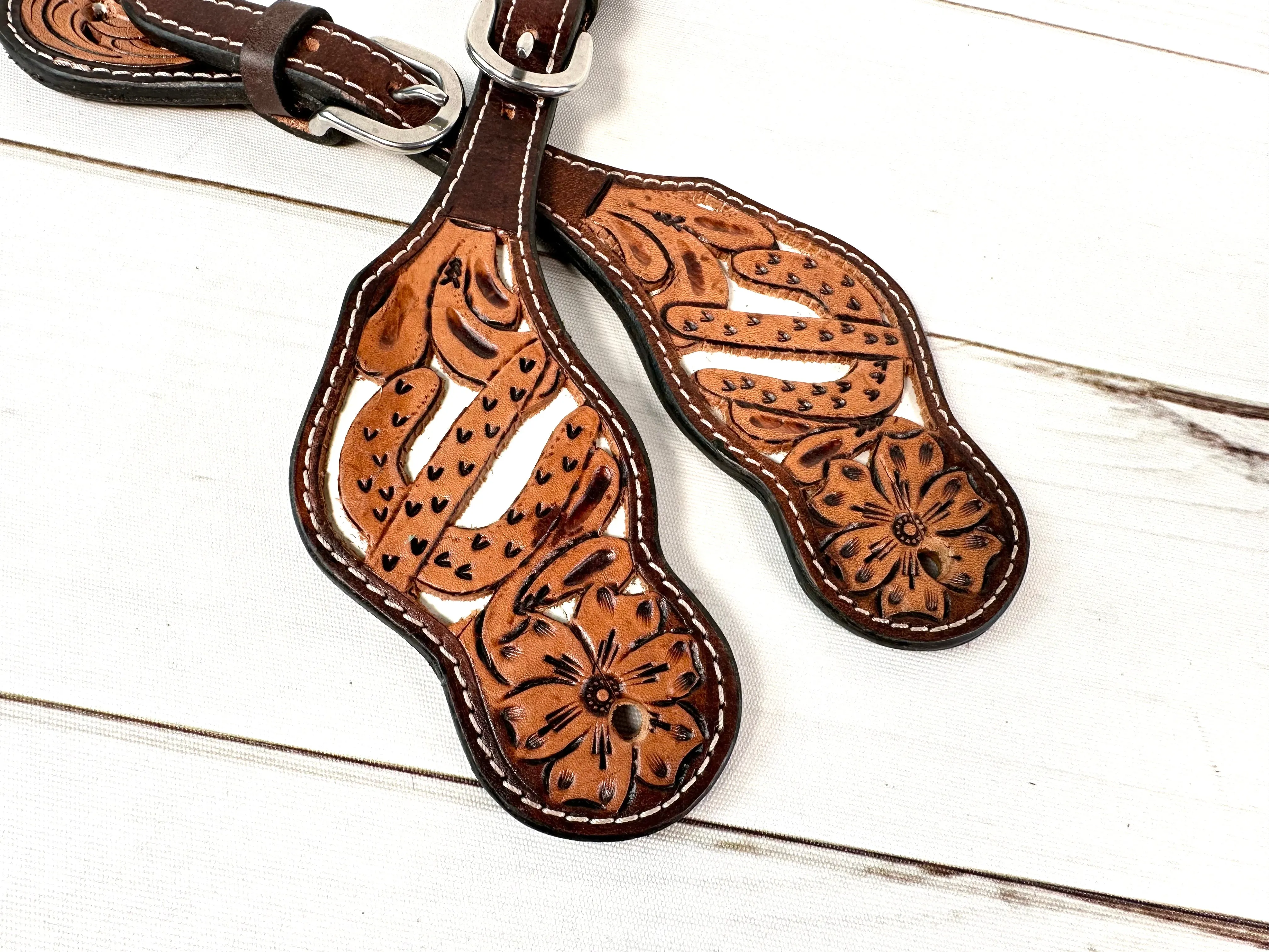 Cactus White Inset Leather Spur Straps