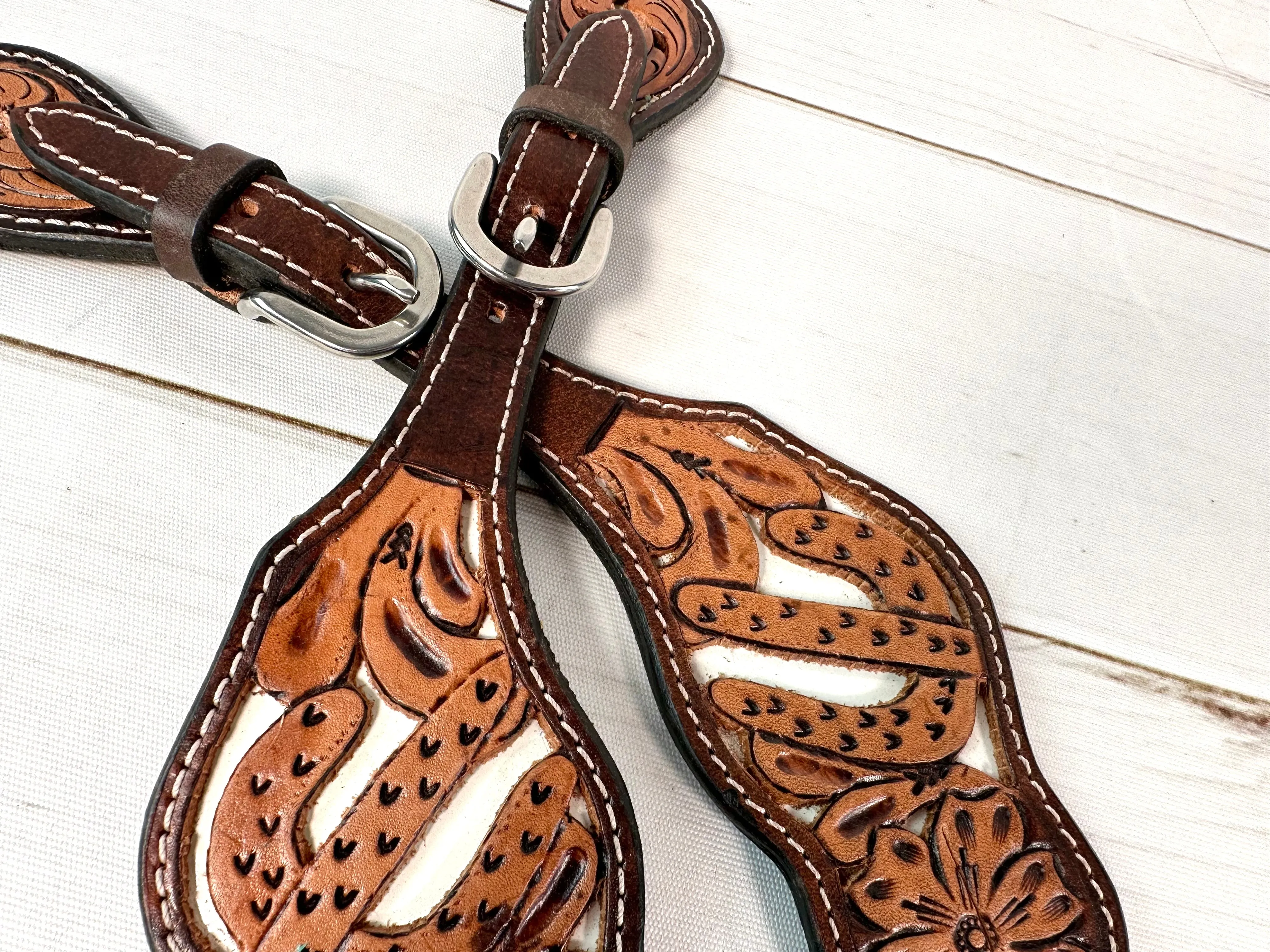 Cactus White Inset Leather Spur Straps