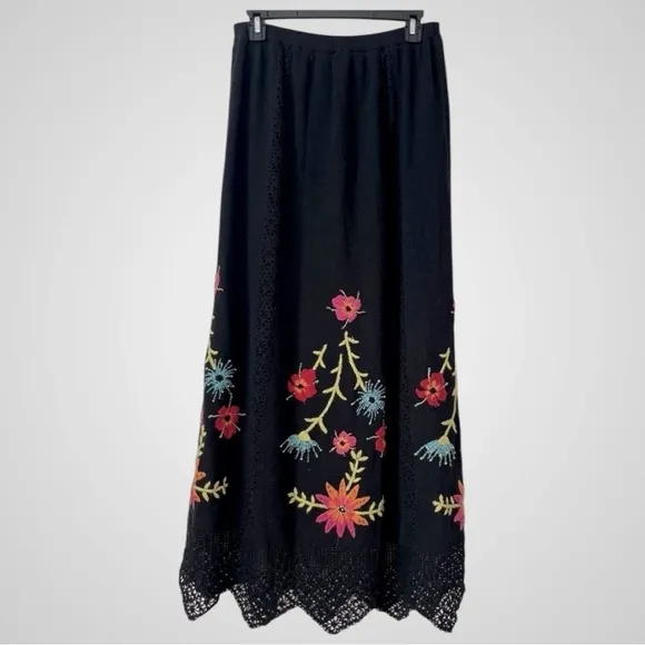 Double D Ranch Floral Embroidered Crochet Lace Hem Linen Knit Maxi Skirt