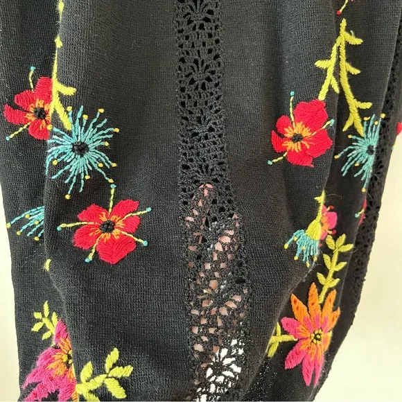 Double D Ranch Floral Embroidered Crochet Lace Hem Linen Knit Maxi Skirt