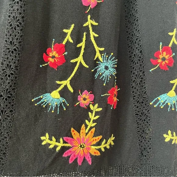 Double D Ranch Floral Embroidered Crochet Lace Hem Linen Knit Maxi Skirt