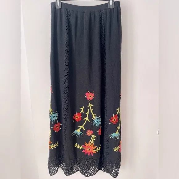 Double D Ranch Floral Embroidered Crochet Lace Hem Linen Knit Maxi Skirt