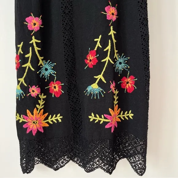 Double D Ranch Floral Embroidered Crochet Lace Hem Linen Knit Maxi Skirt