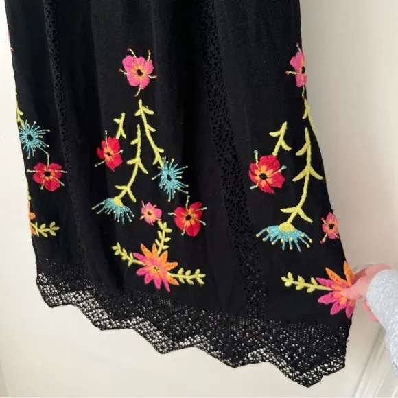 Double D Ranch Floral Embroidered Crochet Lace Hem Linen Knit Maxi Skirt
