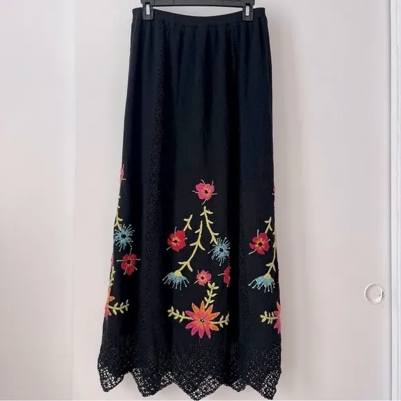 Double D Ranch Floral Embroidered Crochet Lace Hem Linen Knit Maxi Skirt