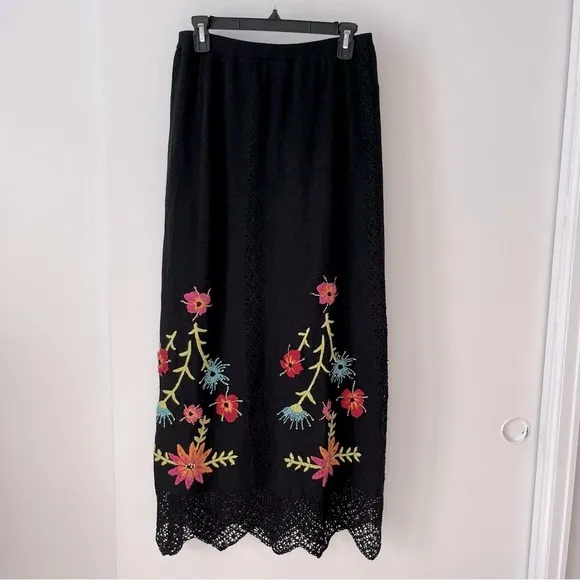 Double D Ranch Floral Embroidered Crochet Lace Hem Linen Knit Maxi Skirt