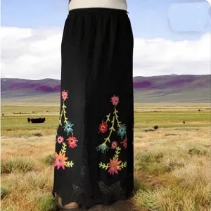 Double D Ranch Floral Embroidered Crochet Lace Hem Linen Knit Maxi Skirt