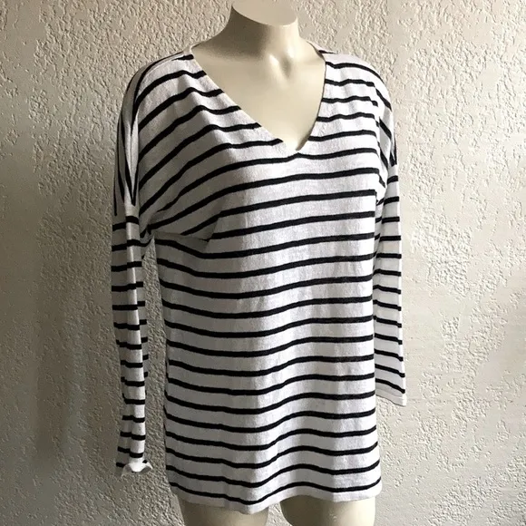 EILEEN Fisher Black &amp; White Striped Organic linen/cotton v neck top S/P