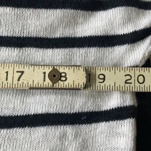 EILEEN Fisher Black &amp; White Striped Organic linen/cotton v neck top S/P