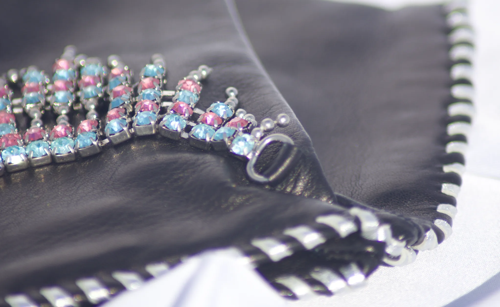Gavriel Silk Lined Leather Gloves in Black