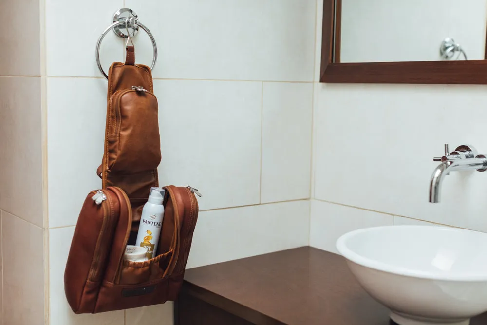 HANGING TRAVEL TOILETRY KIT