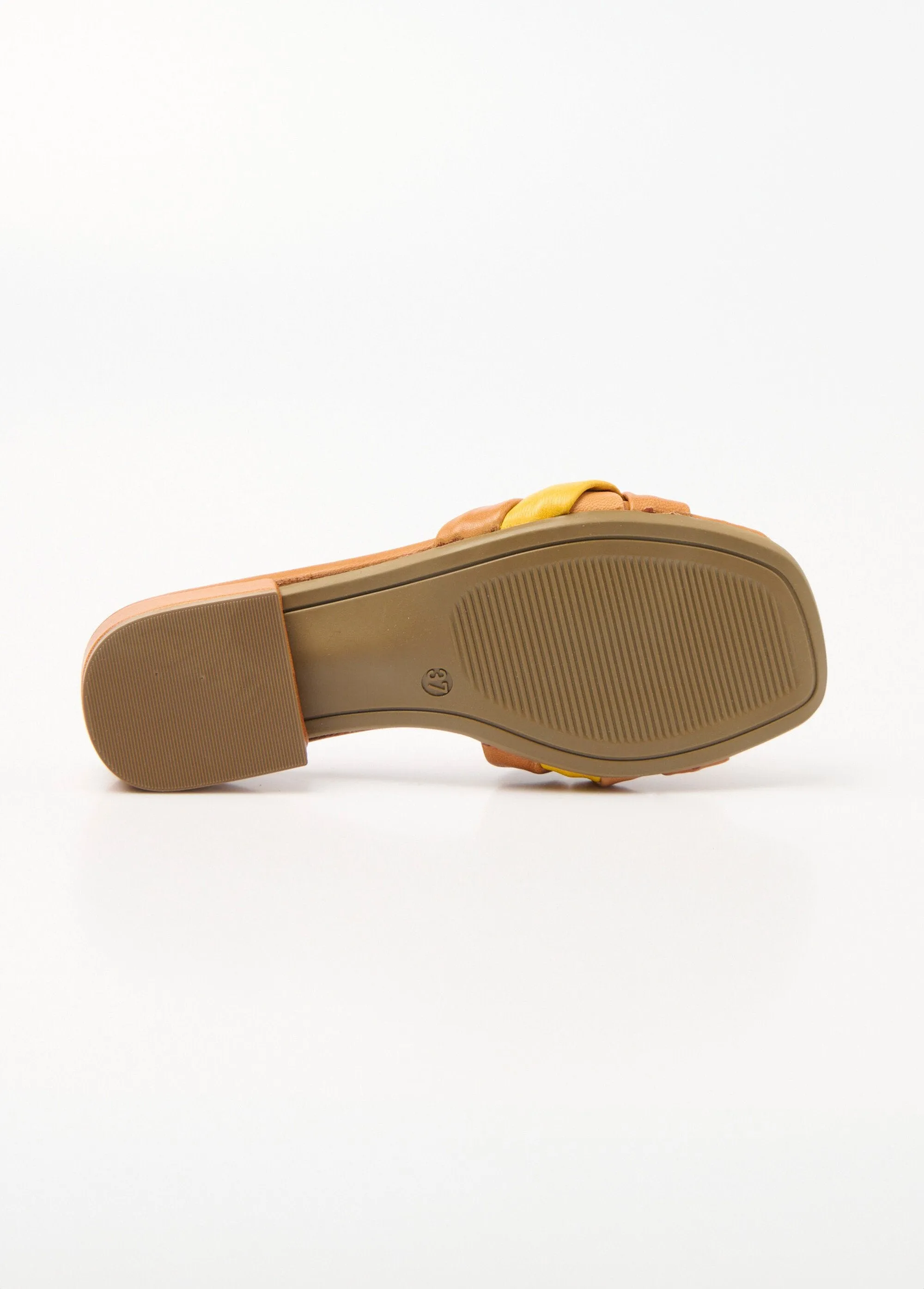 Leather mules with fancy interlaced straps