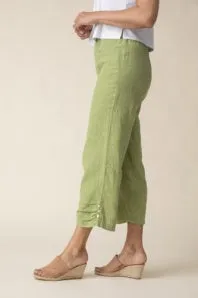 Linen Solid Pleat Button Capri