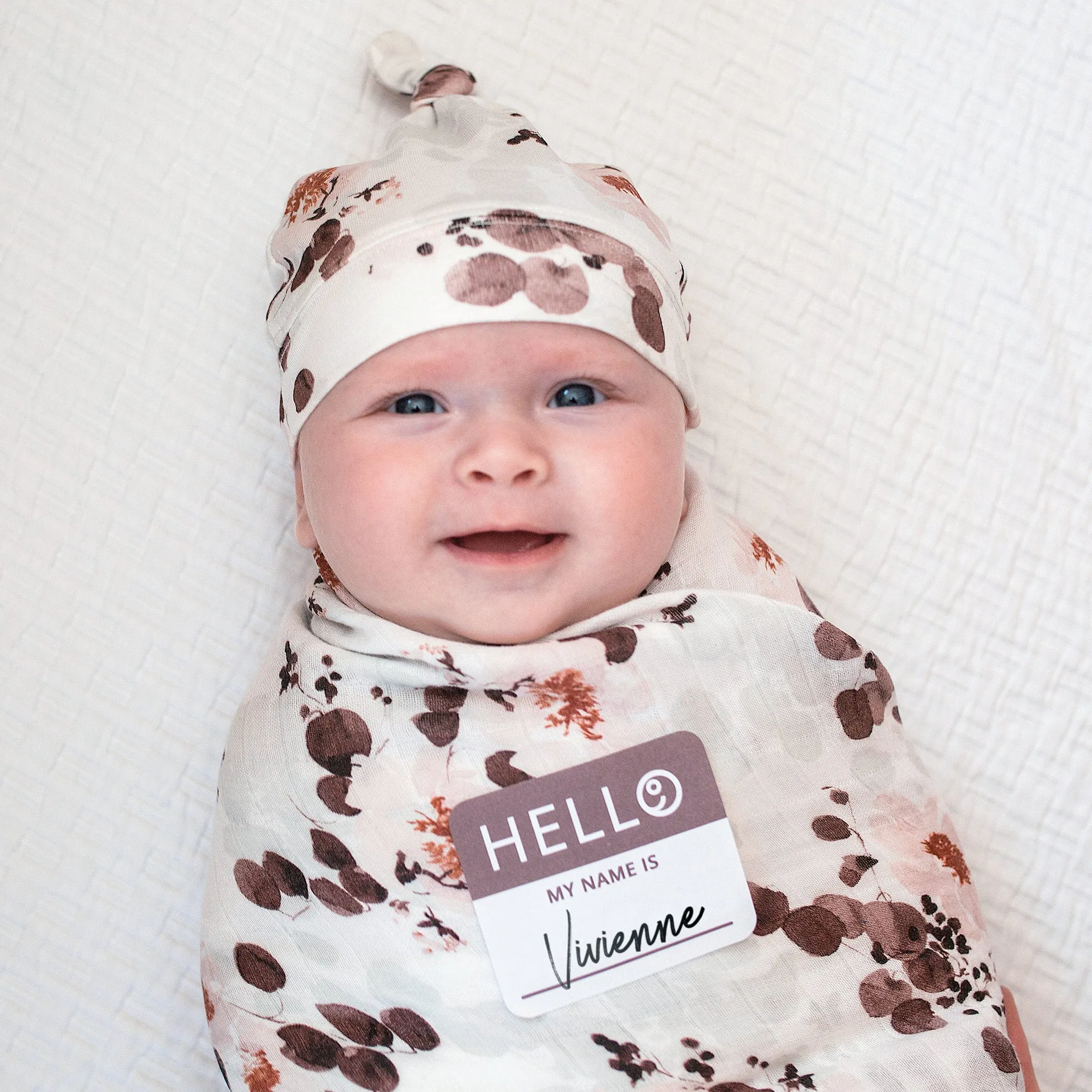 Lulujo - Hello World Blanket & Knotted Hat - Eucalyptus