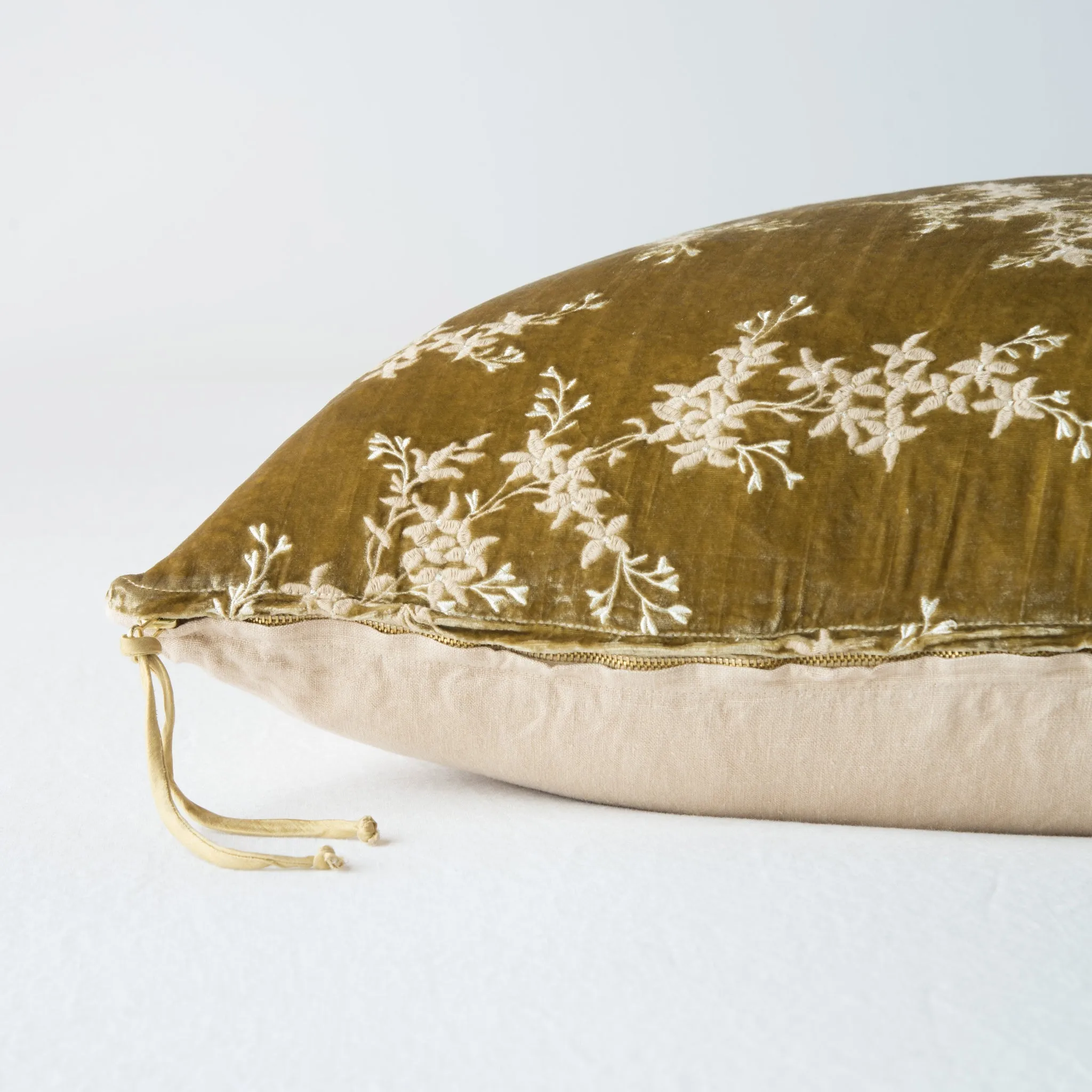 Lynette 24x24 Pillow - Honeycomb