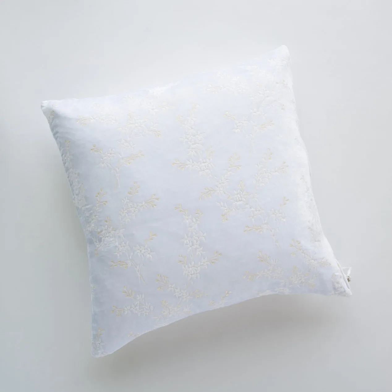 Lynette 24x24 Pillow - White