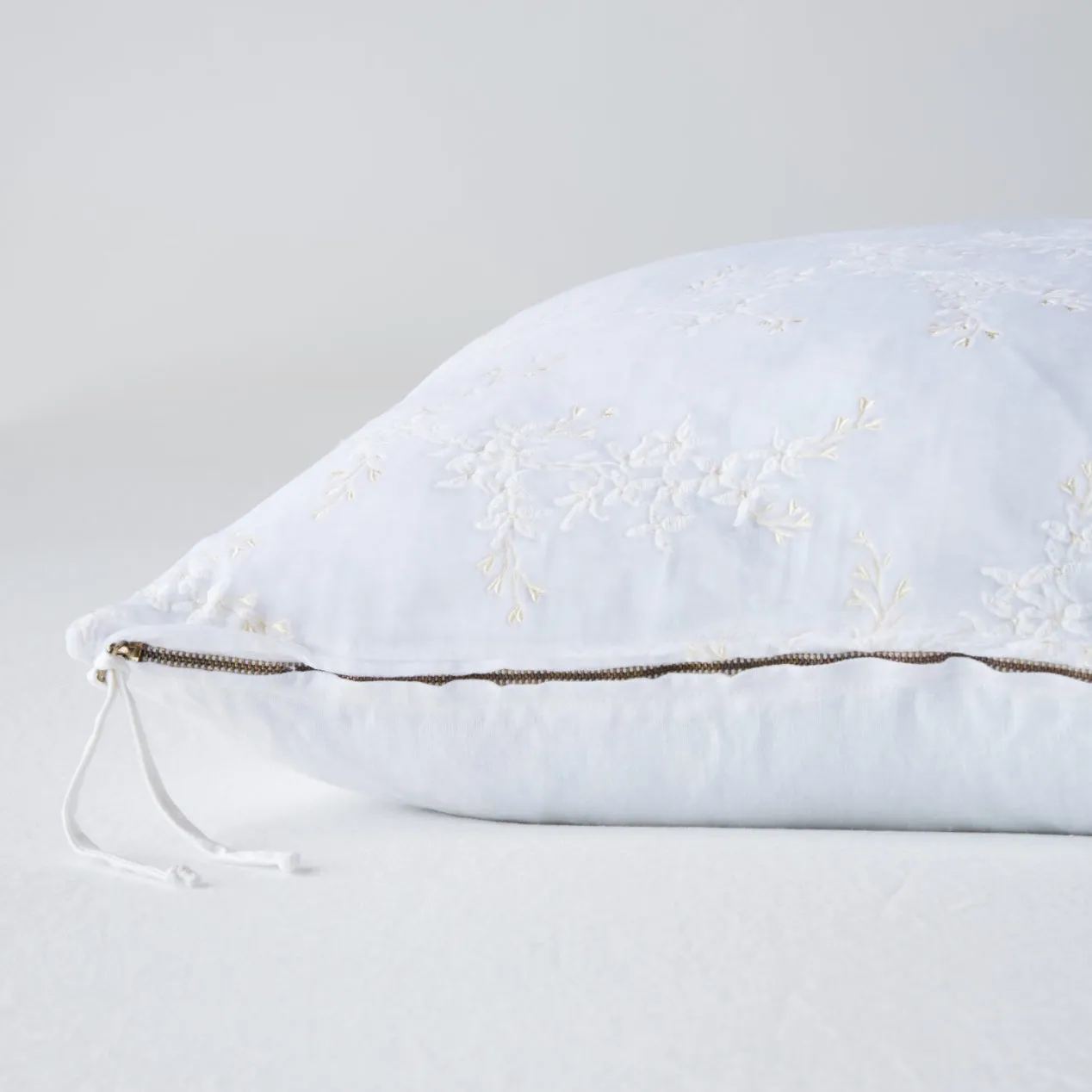 Lynette 24x24 Pillow - White