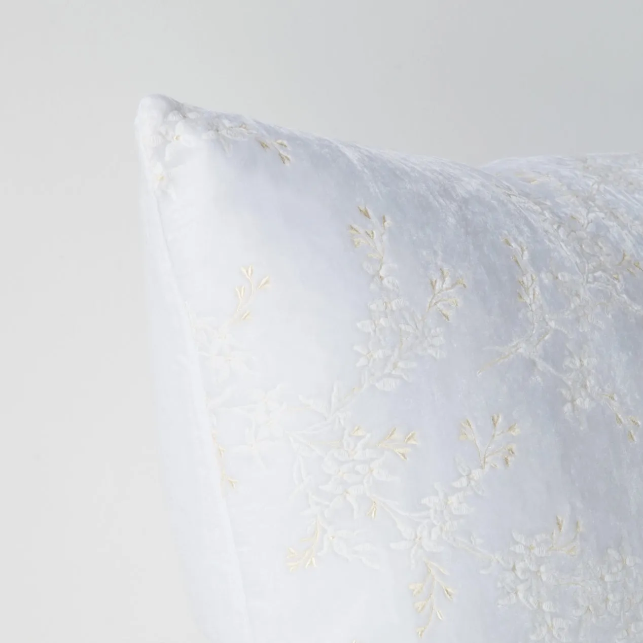 Lynette 24x24 Pillow - White