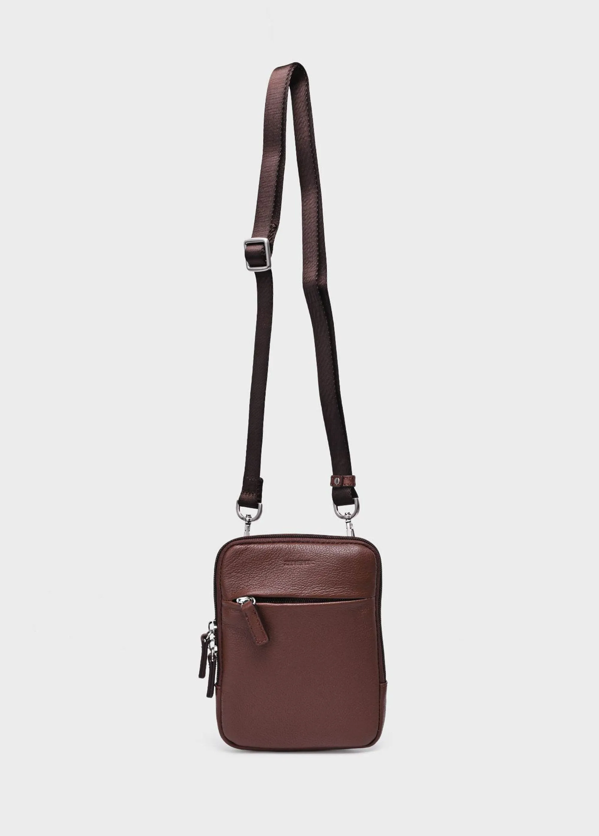 Men's zipped leather bag