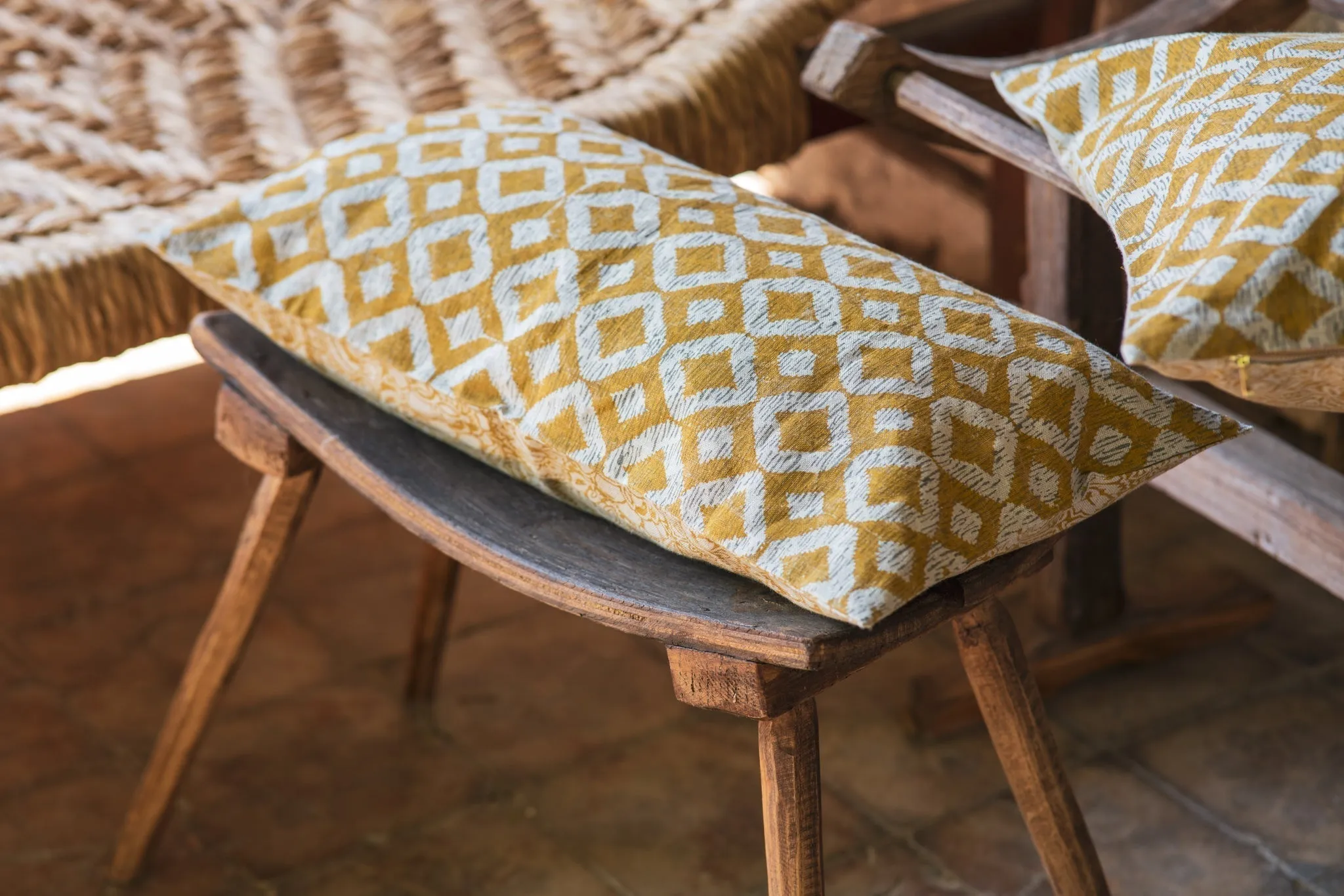 Pillow:   Hand printed linen - P432