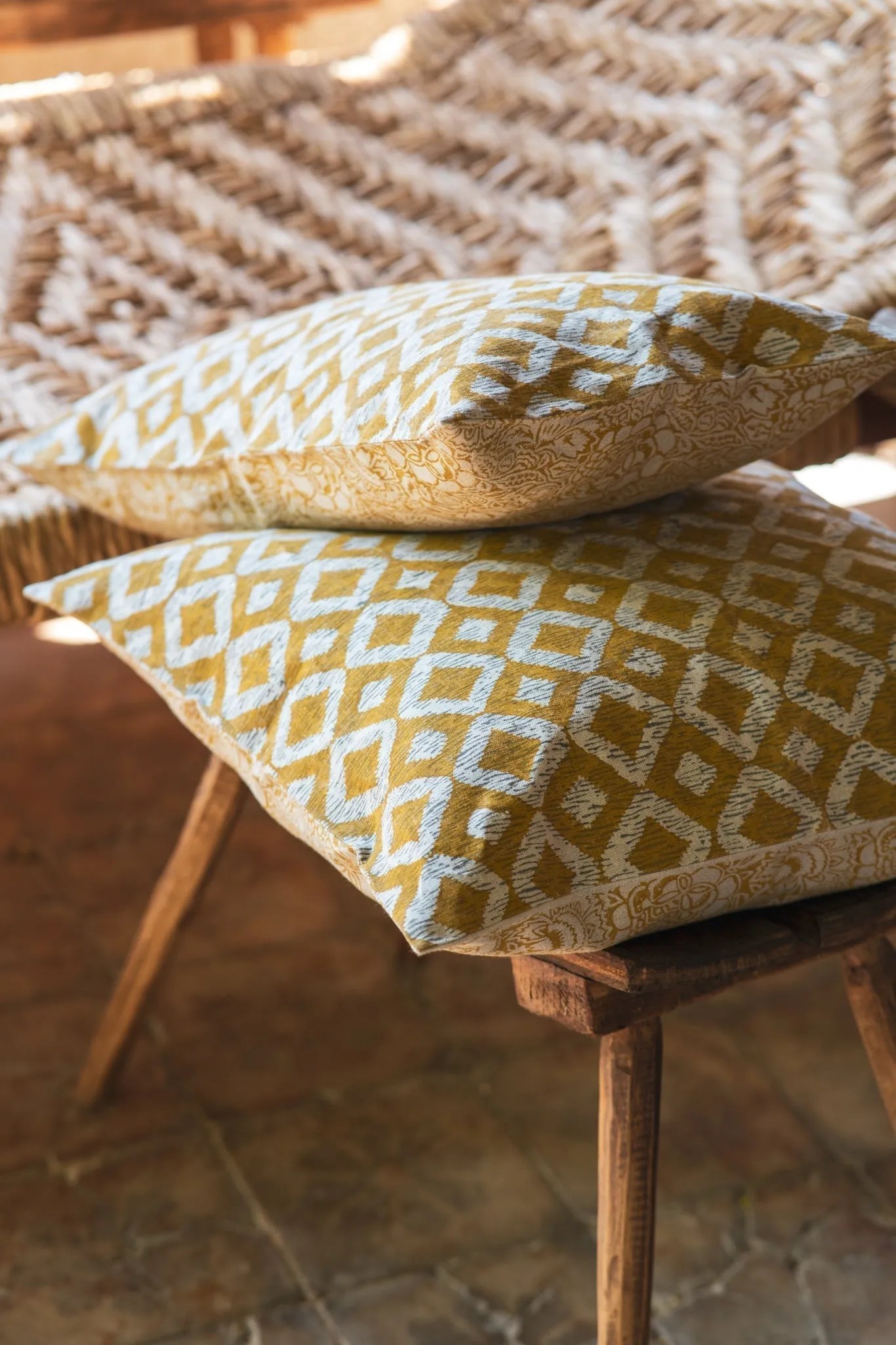 Pillow:   Hand printed linen - P432