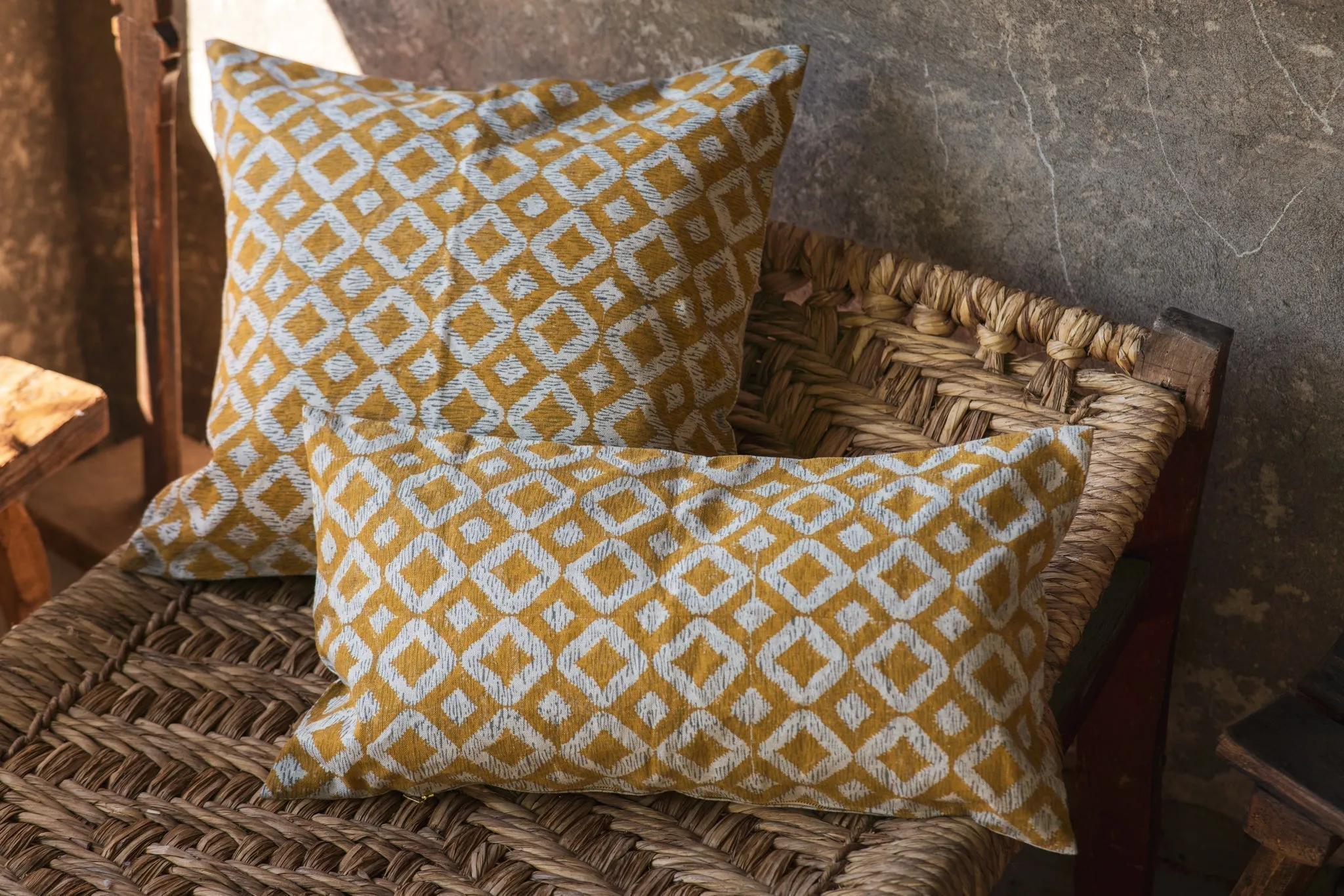 Pillow:   Hand printed linen - P432