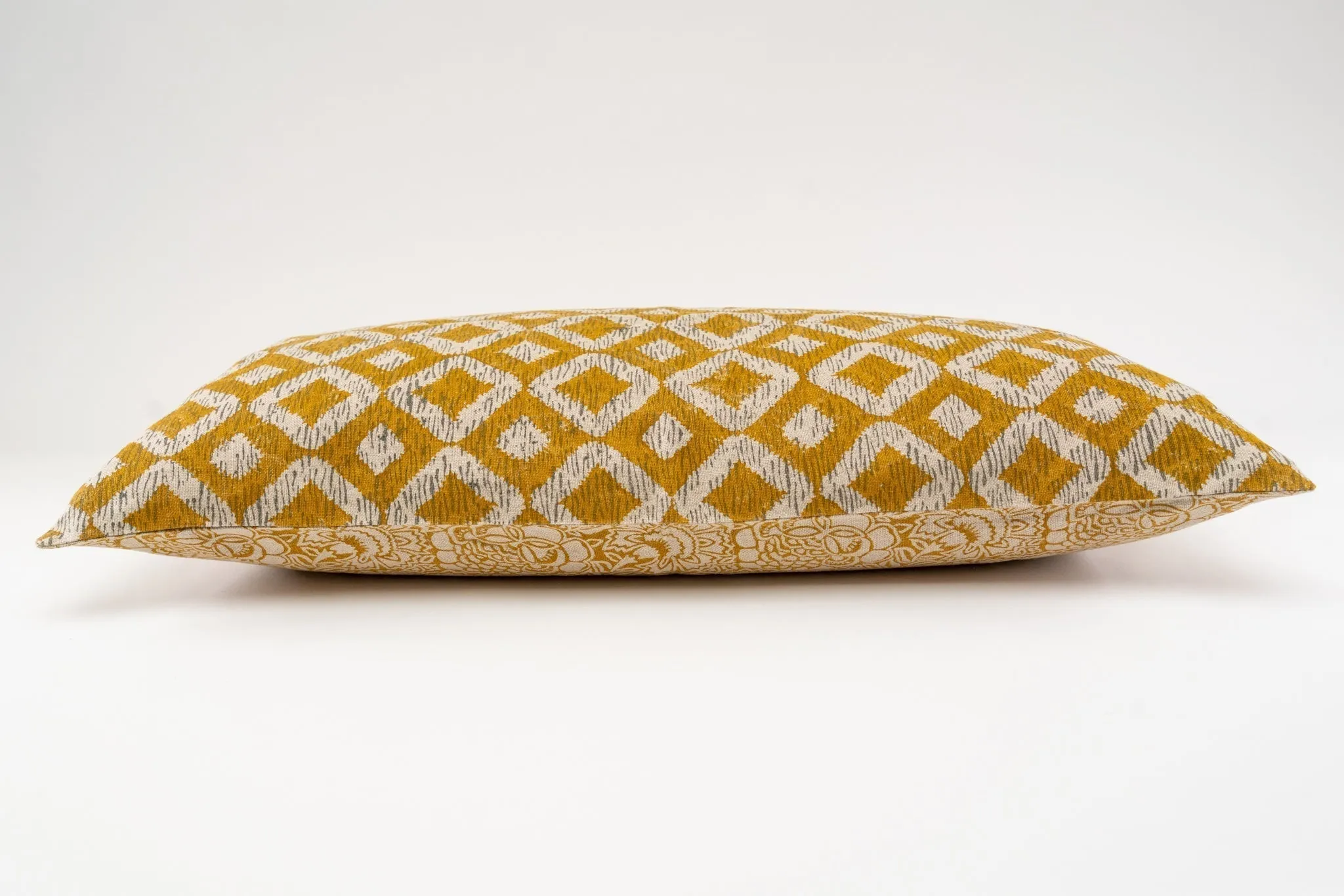 Pillow:   Hand printed linen - P432