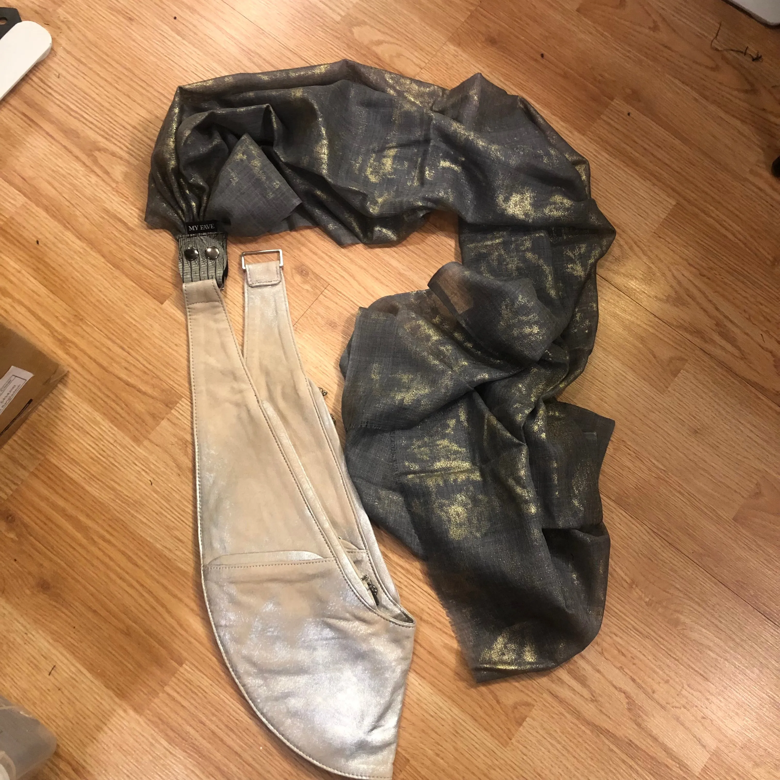Scarf Edition - Gold Charcoal