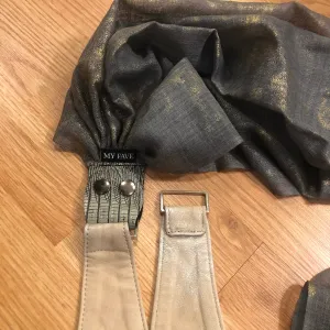 Scarf Edition - Gold Charcoal