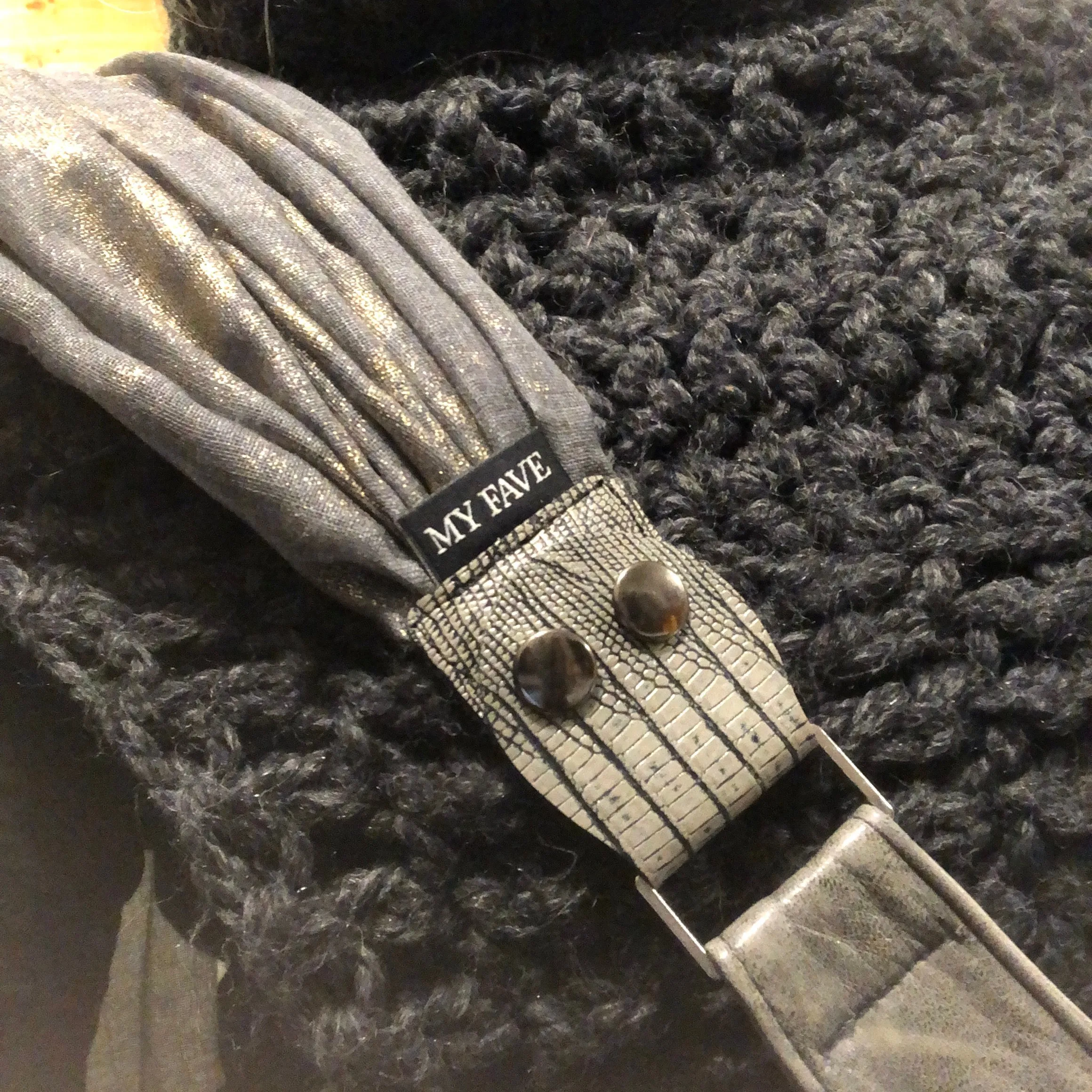Scarf Edition - Gold Charcoal