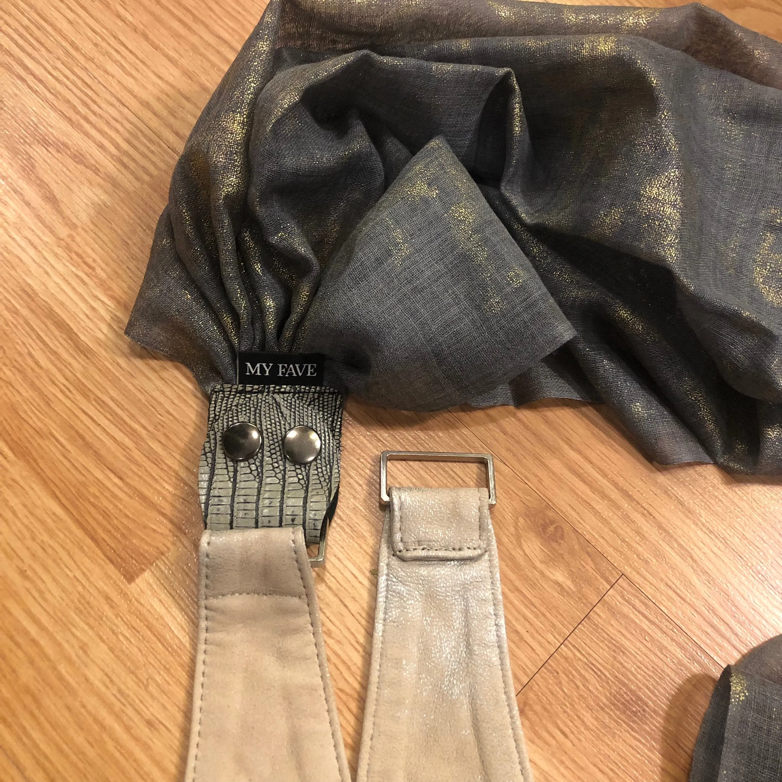 Scarf Edition - Gold Charcoal