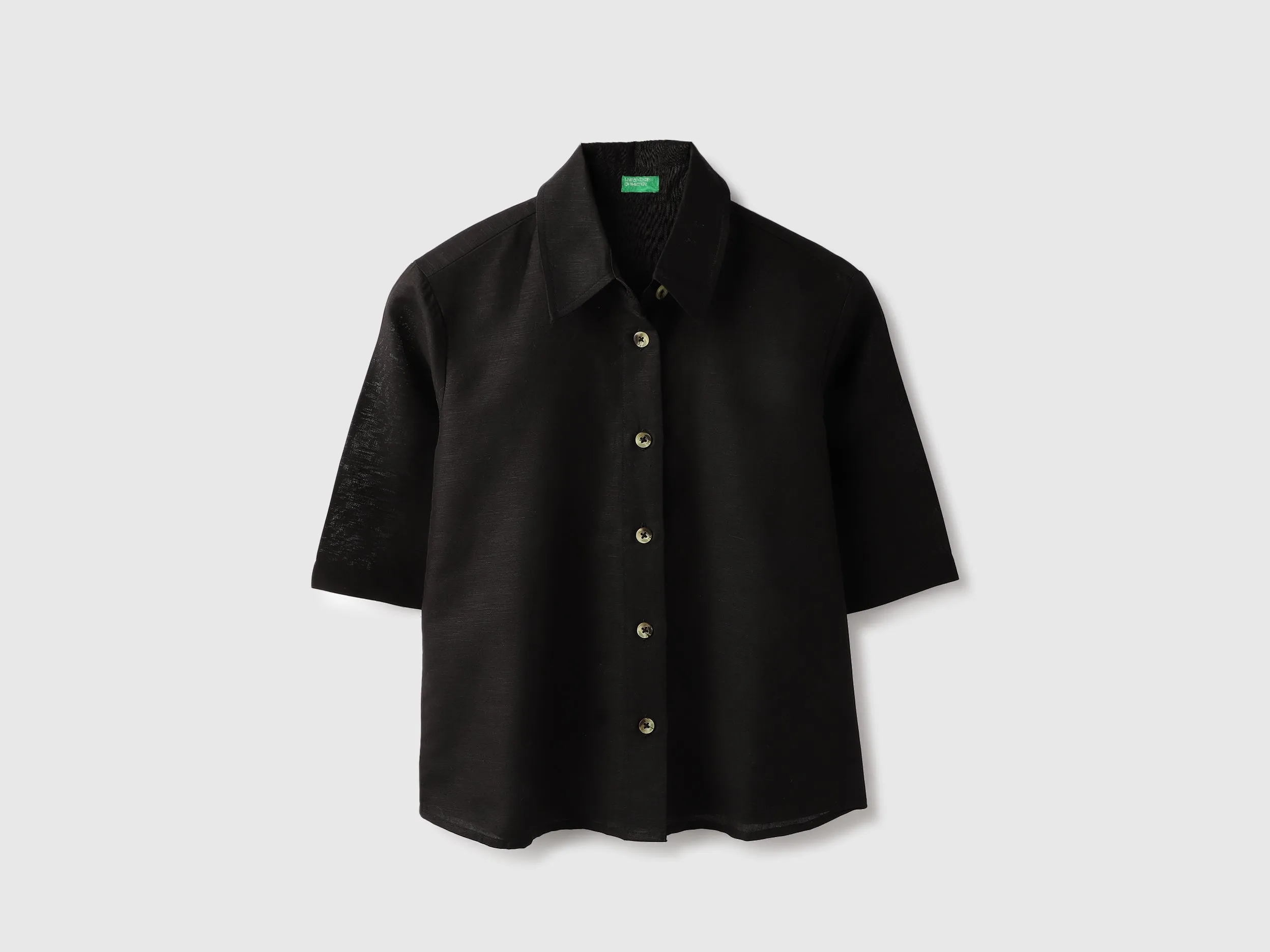 Spread Collar Solid Shirt