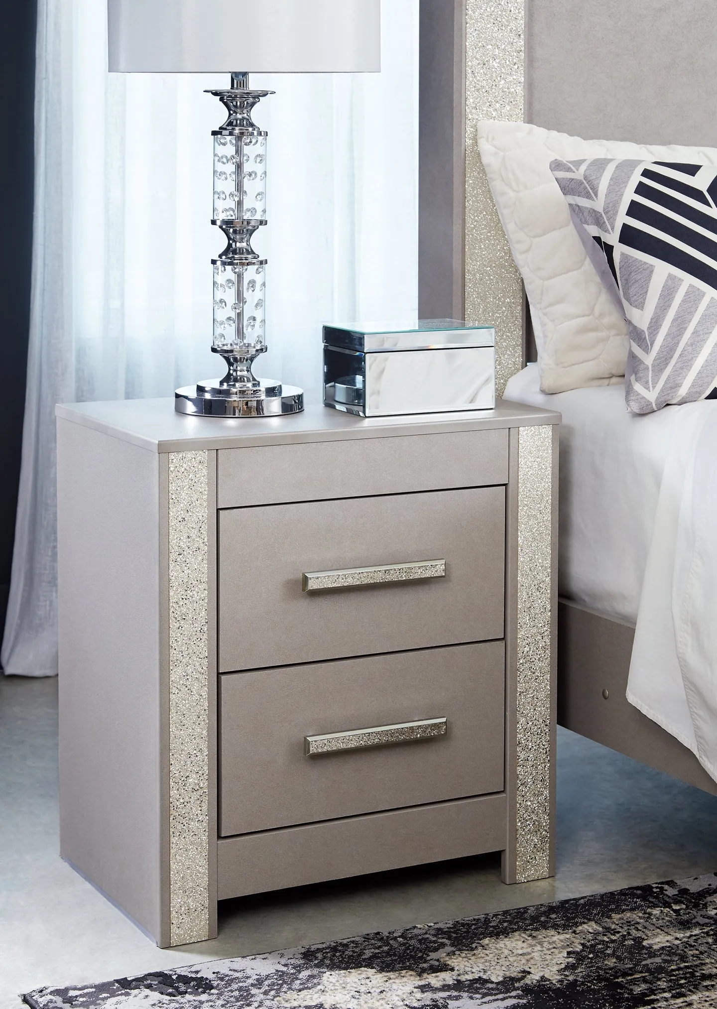 Surancha Queen Panel Bed with Mirrored Dresser, Chest and 2 Nightstands