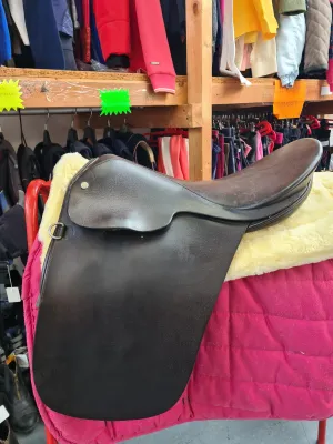Used 17.5" medium fit half panel saddle