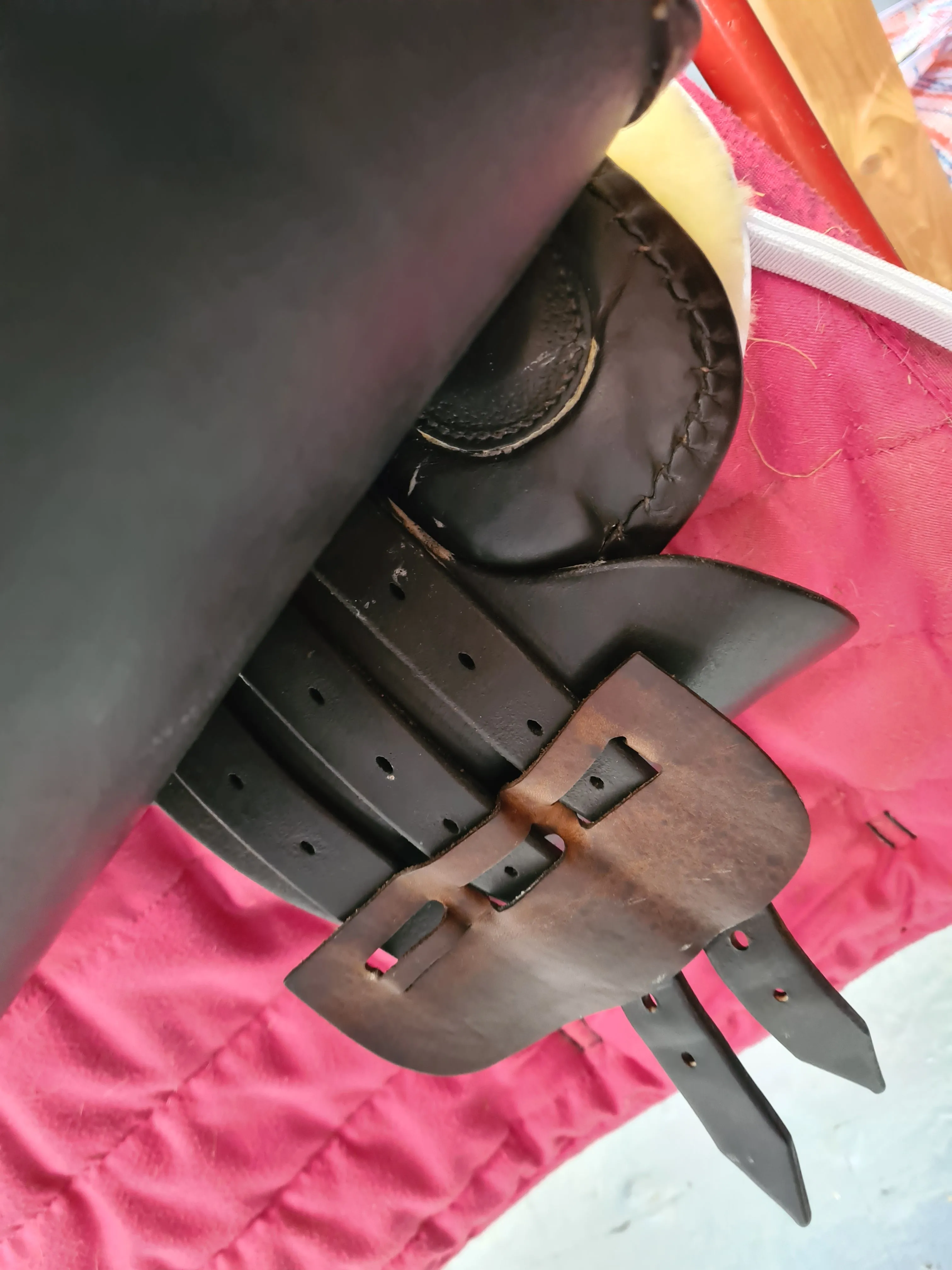 Used 17.5" medium fit half panel saddle