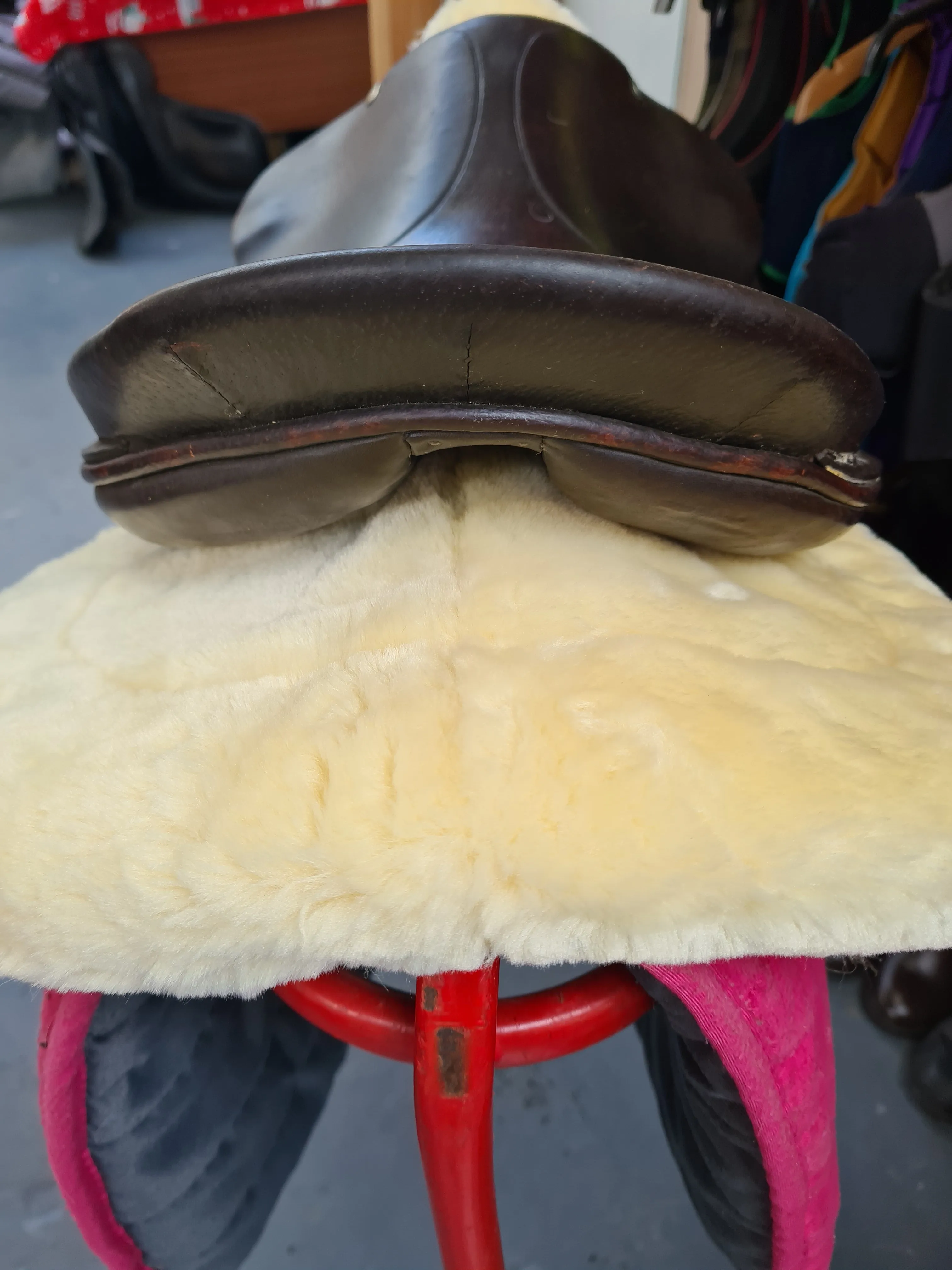 Used 17.5" medium fit half panel saddle