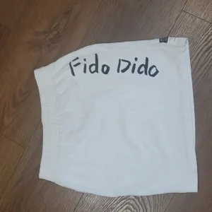 VINTAGE 80s mini FIDO DIDO skirt.    #5233