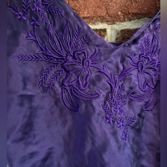 Vintage Victoria’s Secret 💯 silk cami and short set in dark purple