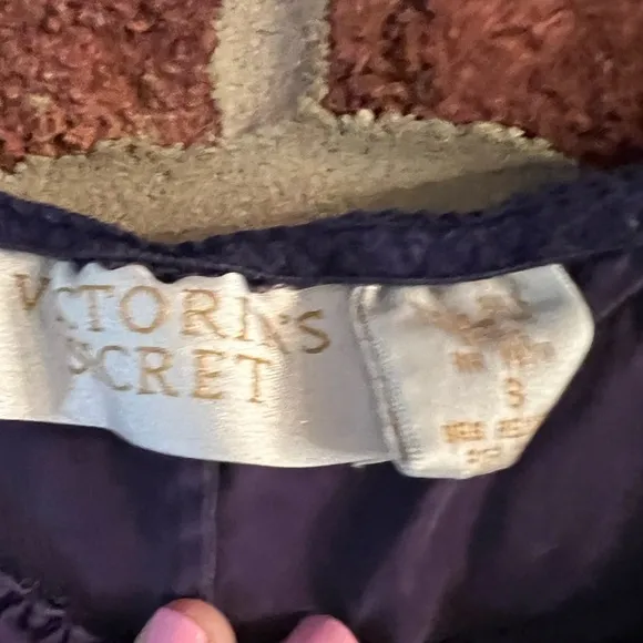 Vintage Victoria’s Secret 💯 silk cami and short set in dark purple